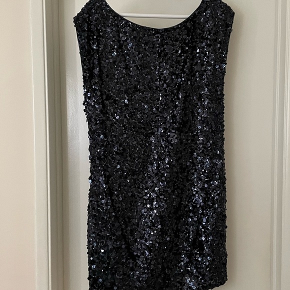 Alice + Olivia Dresses & Skirts - Gorgeous Alice + Olivia sequin dress